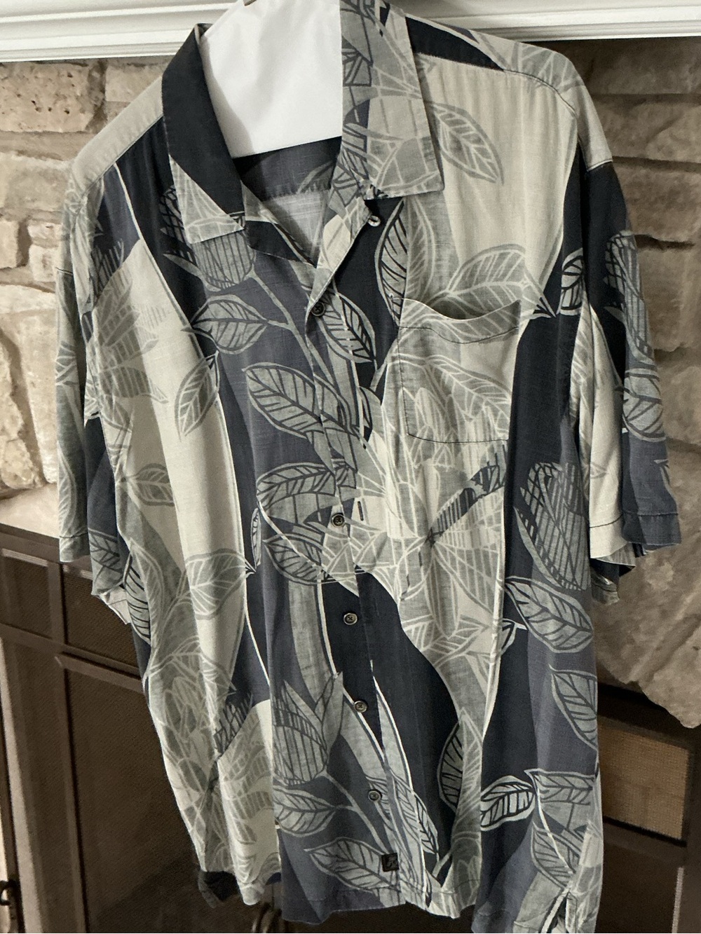 Tommy Bahama Gray and Black Leaf Print silk Short-Sleeve Button-Up Shirt